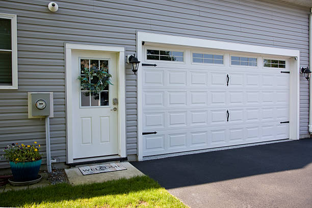 24/7 Emergency Garage Door Panel Replacement experts in Glen Rock, NJ